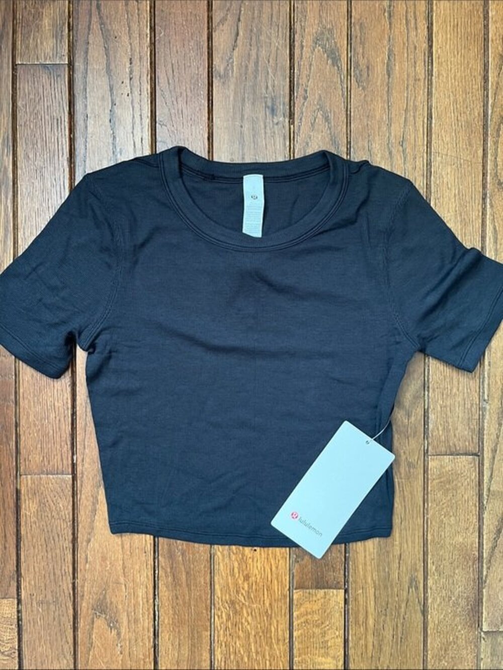 Lululemon Black Hold Tight Straight Hem Cropped T-shirt Size 4 NWT